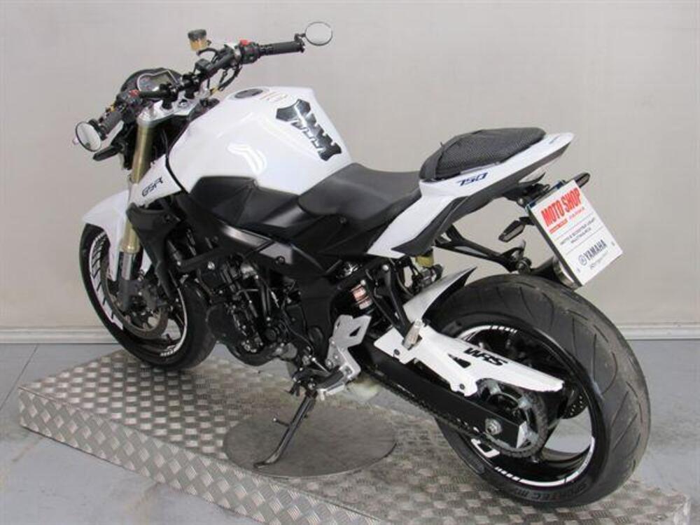 Suzuki GSR 750 (2010 - 15) (5)