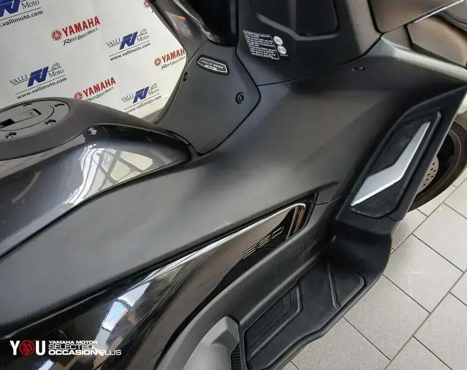 Yamaha T-Max 560 Tech Max (2022 - 24) (2)