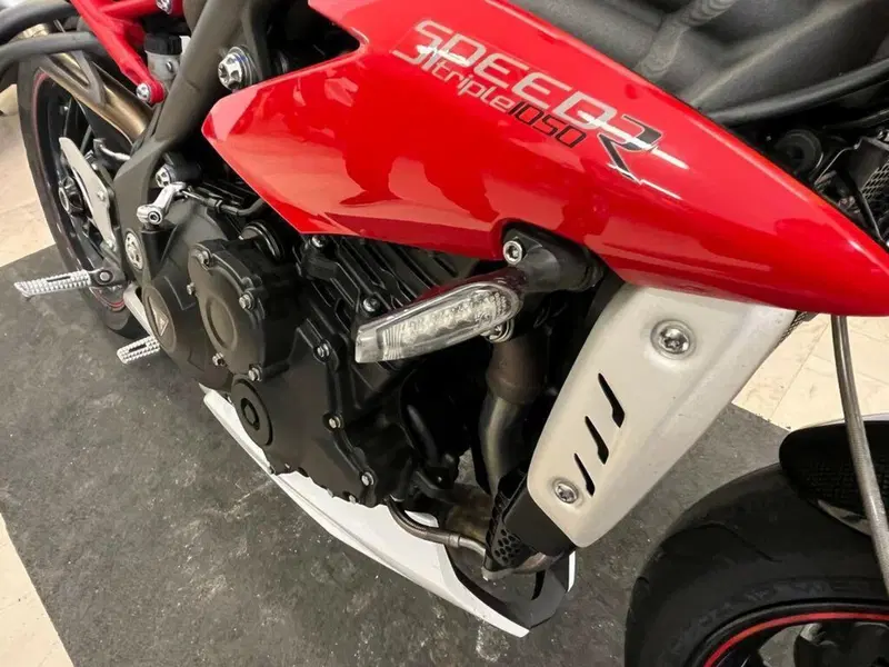 Triumph Speed Triple 1050 R ABS (2016 - 17) (15)