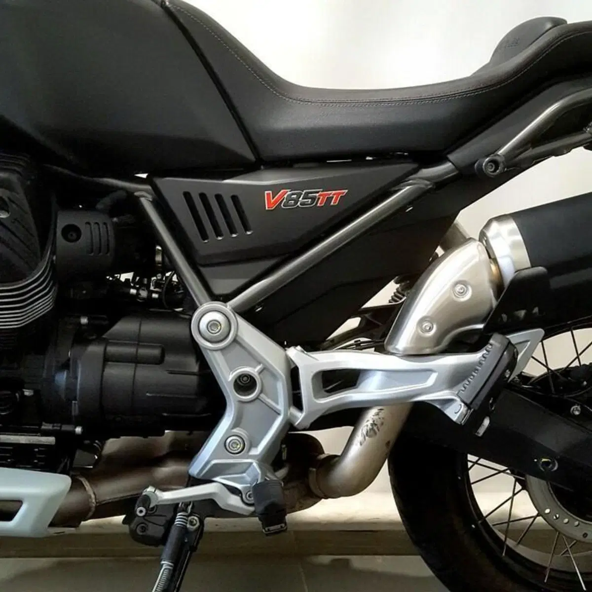 Moto Guzzi V85 TT (2021 - 23) (11)
