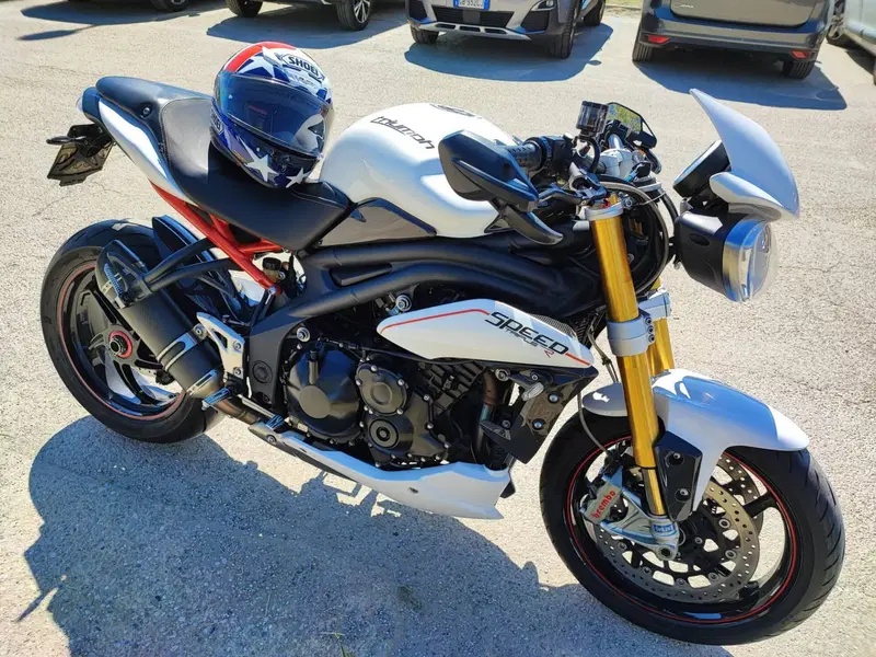 Triumph Speed Triple 1050 R ABS (2011 - 15) (7)