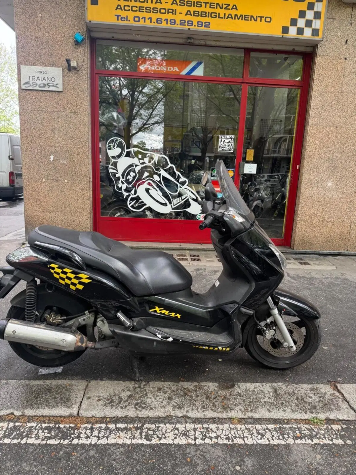 Yamaha X-Max 250 (2005 - 07) (2)