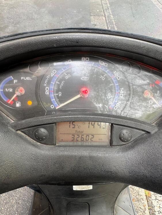 Yamaha X-Max 250 (2005 - 07) (5)