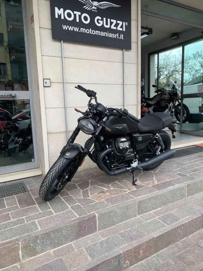 Moto Guzzi V7 Stone (2025 - 26) (2)