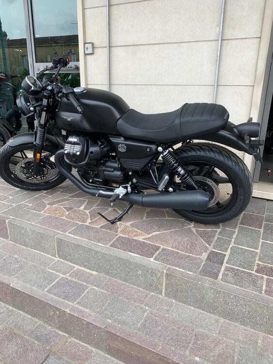 Moto Guzzi V7 Stone (2025) (3)