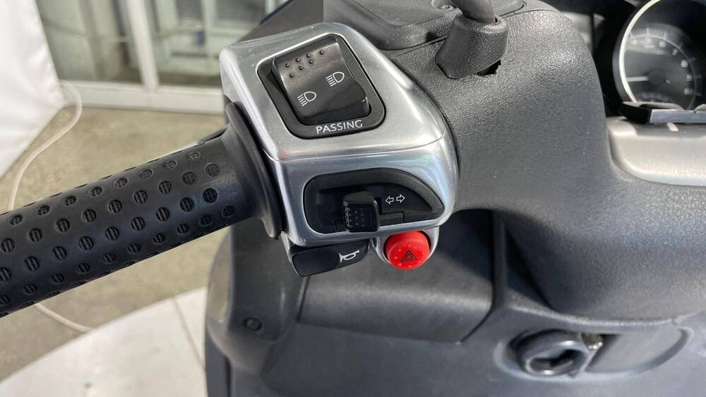 Piaggio MP3 LT 400 (2009 - 11) (3)