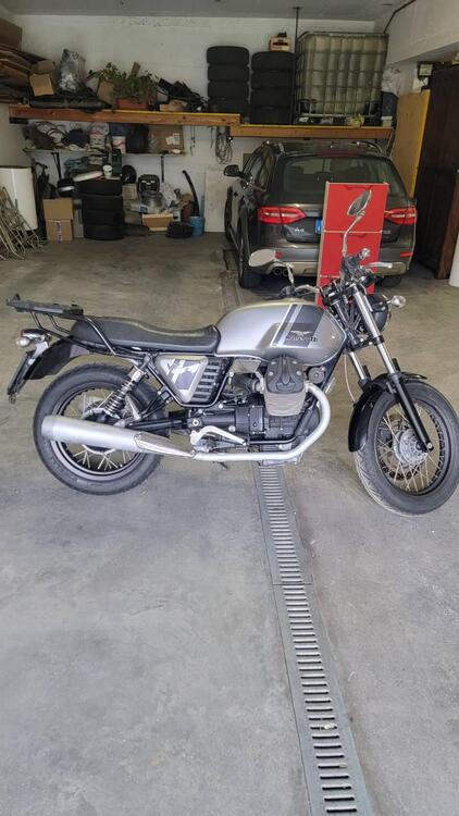 Moto Guzzi V7 II Special (2015 - 17) (2)