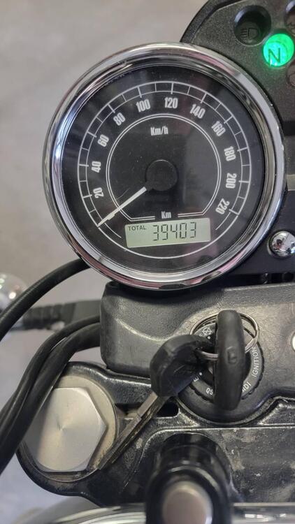 Moto Guzzi V7 II Special (2015 - 17) (3)