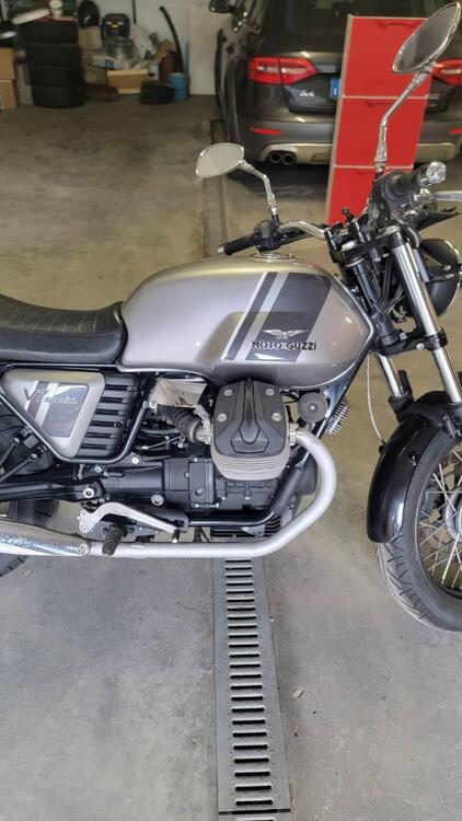 Moto Guzzi V7 II Special (2015 - 17) (4)