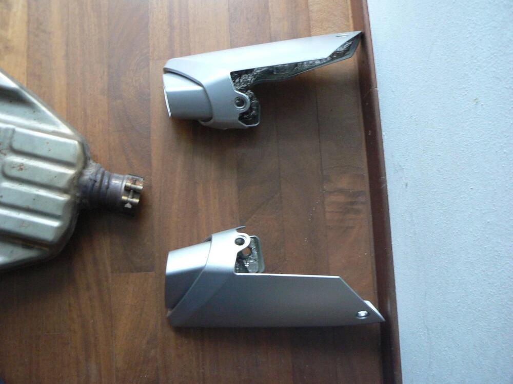 Scarico e terminali Aprilia Shiver SL (2)