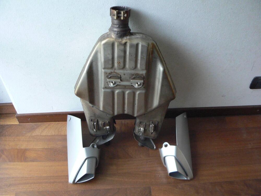 Scarico e terminali Aprilia Shiver SL (5)