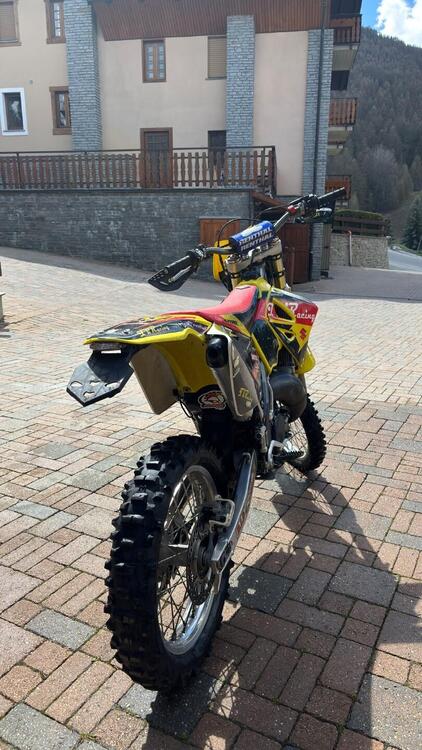 Suzuki RM 125 Valenti Racing (2006 - 07) (2)