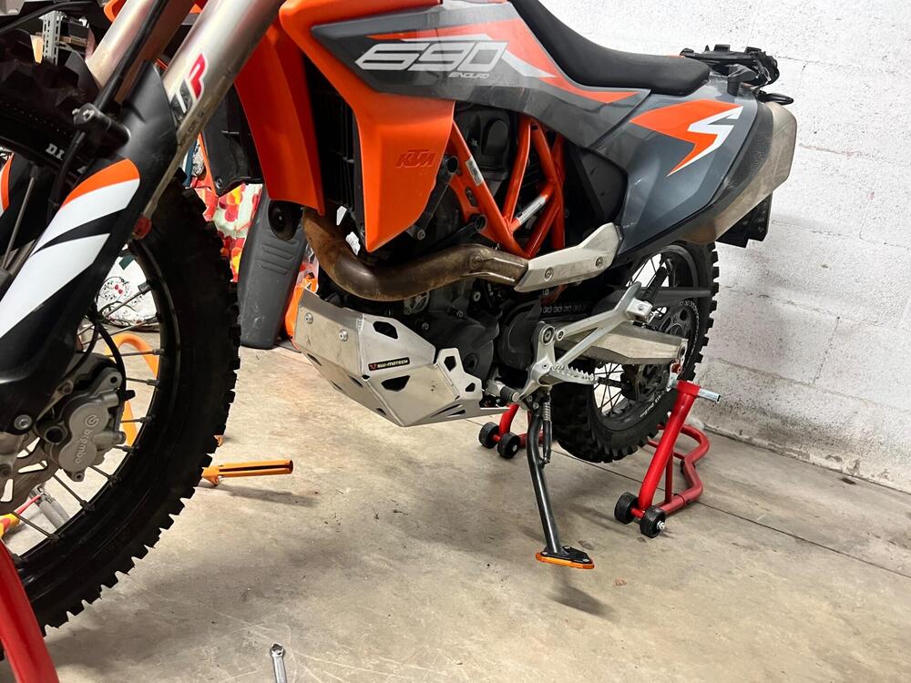 KTM 690 Enduro R (2021) (3)