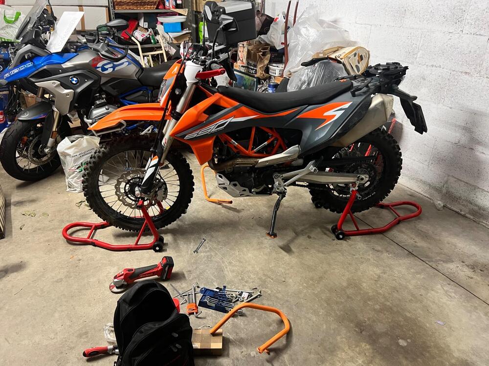 KTM 690 Enduro R (2021) (4)