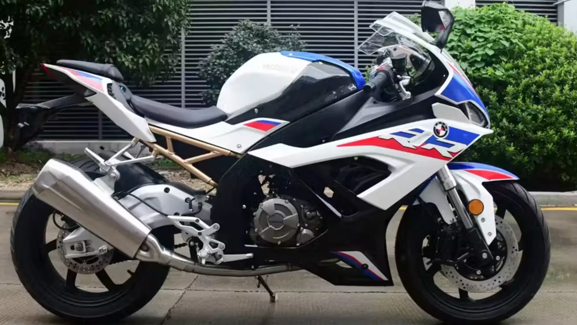 BMW S 1000 RR, sei tu? Ecco il clone cinese, si chiama Sukuli S 1000 RR ...
