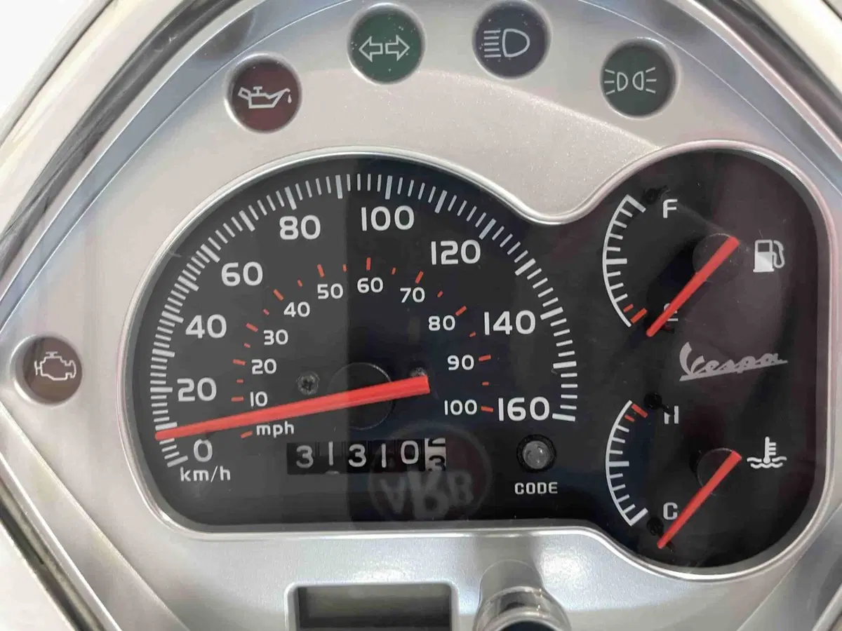 Vespa GTS 300 (2010 - 14) (6)