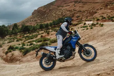 La nuova Yamaha T&eacute;n&eacute;r&eacute; 700 2025 &egrave; arrivata in concessionaria