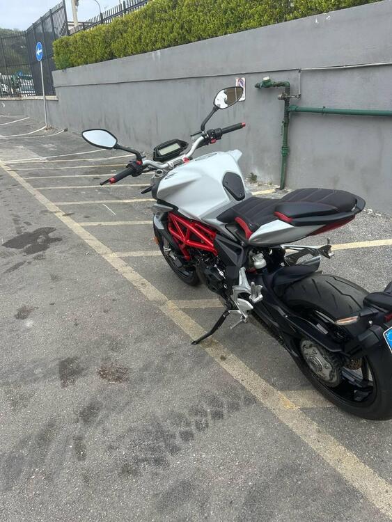 MV Agusta Brutale 800 EAS ABS (2016 - 19) (2)