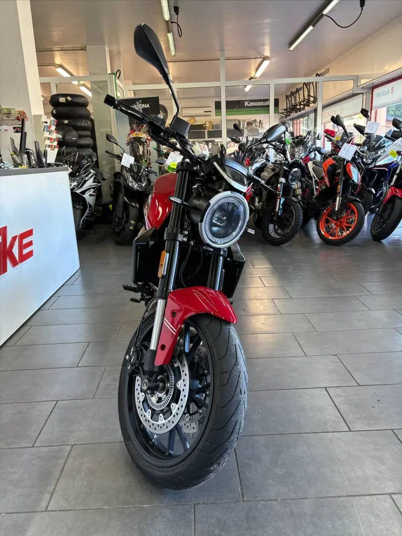 Moto Morini SEIEMMEZZO STR (2022 - 26) (3)