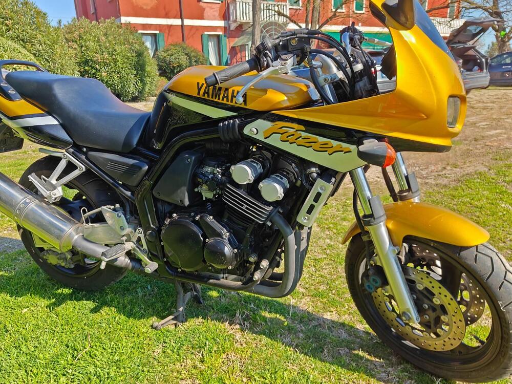 Yamaha FZS 600 Fazer S (2000 - 04) (3)
