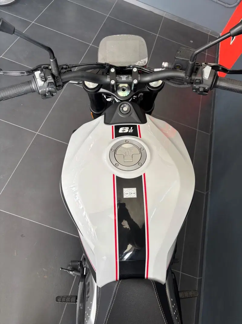 Moto Morini SEIEMMEZZO STR (2022 - 26) (10)