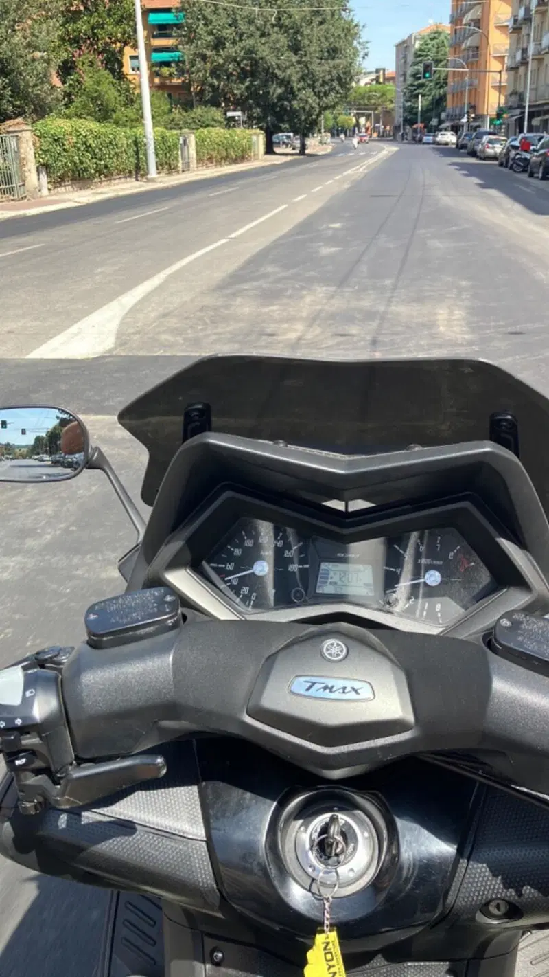 Yamaha T-Max 530 Black Max ABS (2012 - 14) (2)