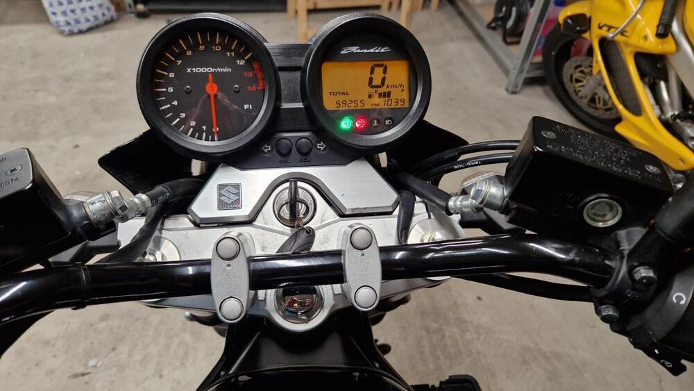 Suzuki GSF 600 Bandit (2000 - 05) (4)