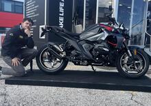 BMW R 1300 R: eccola dal vivo. Il debutto in anteprima mondiale a EICMA Riding Fest 2025 [VIDEO]