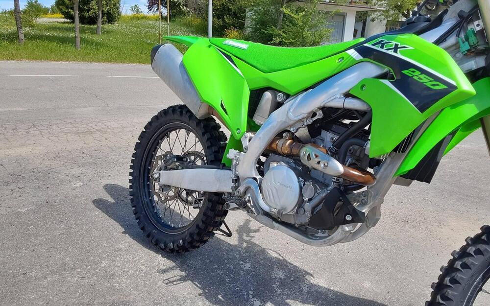 Kawasaki KX 250 F (2023) (2)