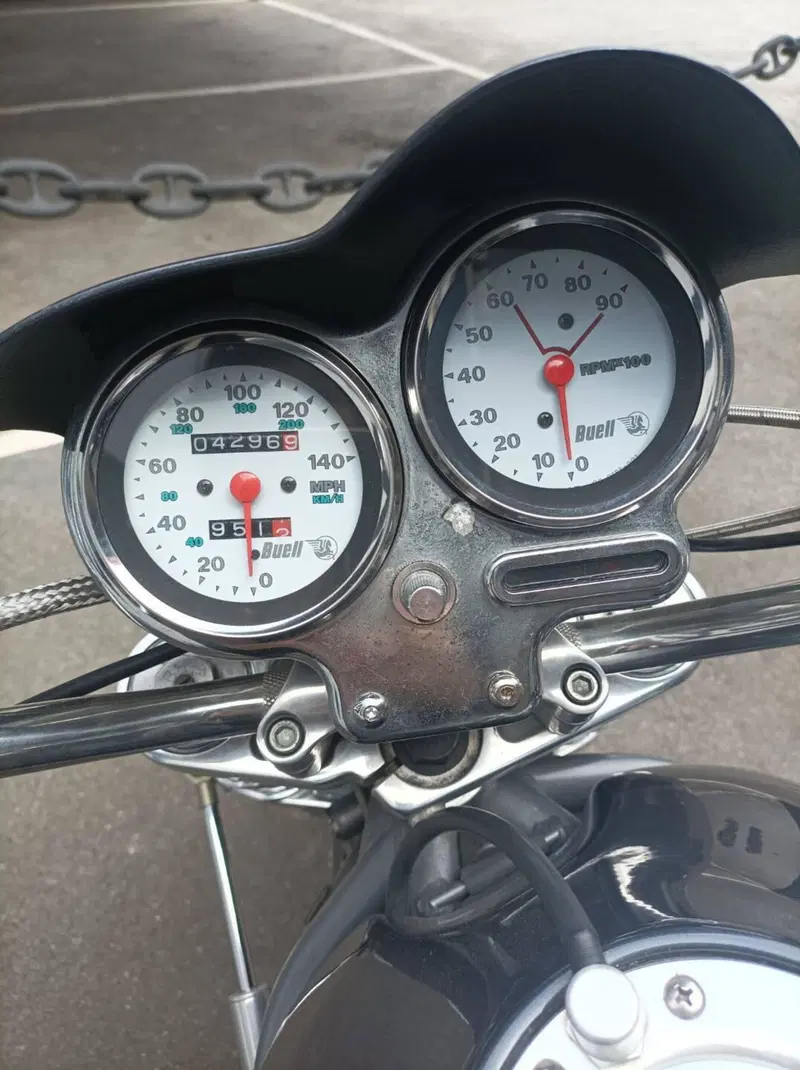 Buell Lightning S1 (1997 01) (4)