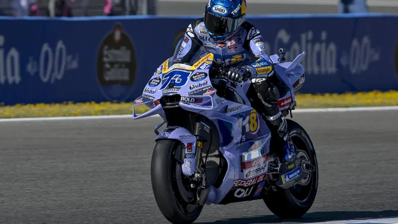 MotoGP 2025. GP di Spagna a Jerez. Alex Marquez, secondo: "Siamo rimasti allo stesso livello di ieri. Marc riesce a gestire il limite con queste condizioni di pista"