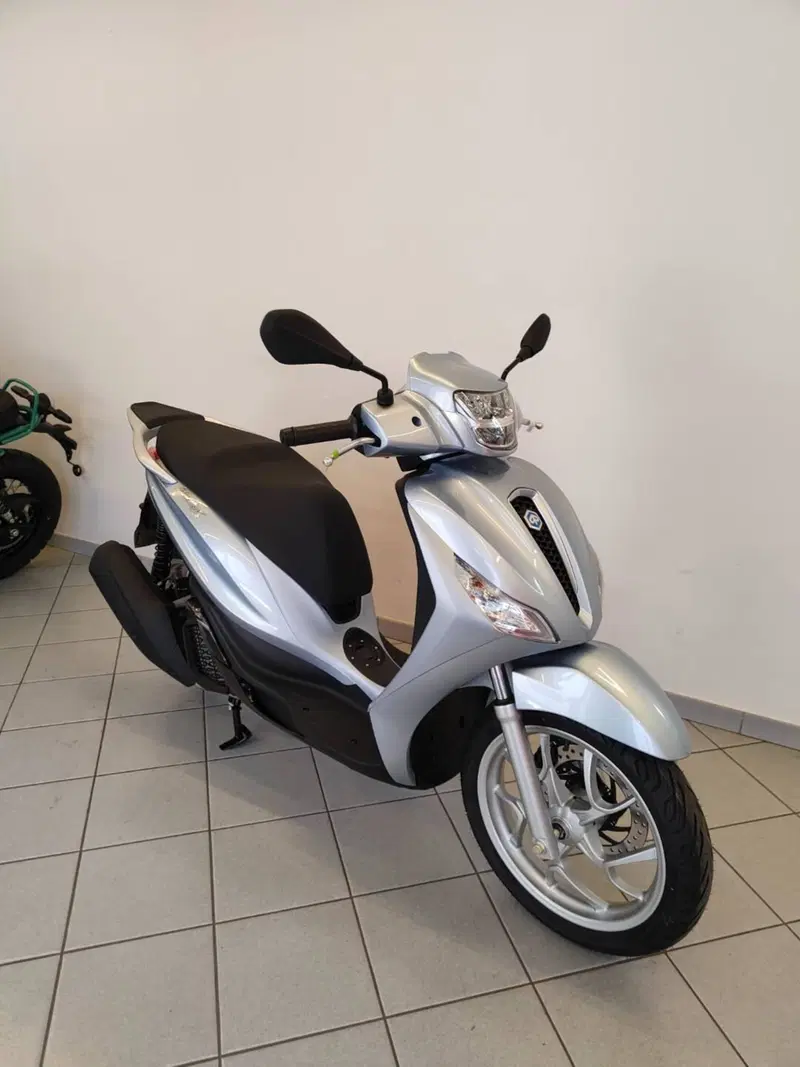 Piaggio Medley 200 (2025 - 26) (2)