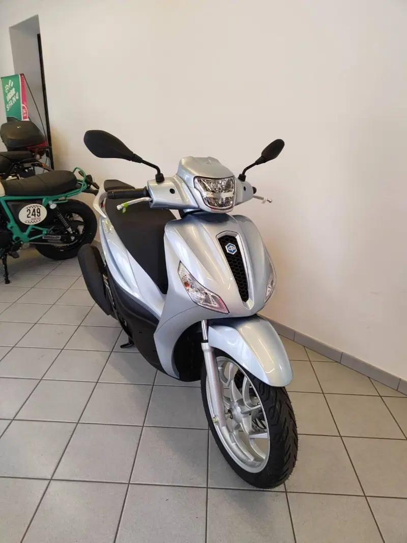 Piaggio Medley 200 (2025 - 26) (3)