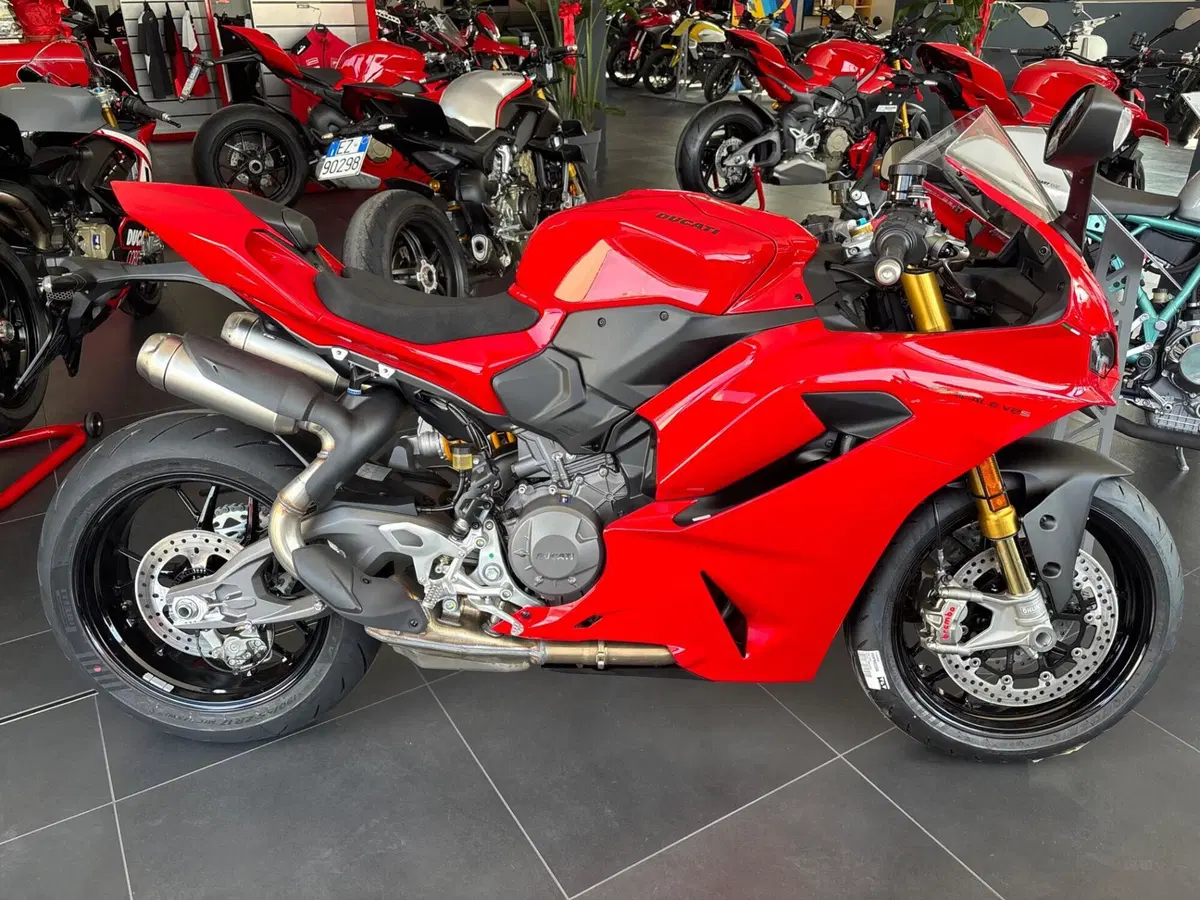 Ducati Panigale V2 S (2025 - 26) (2)