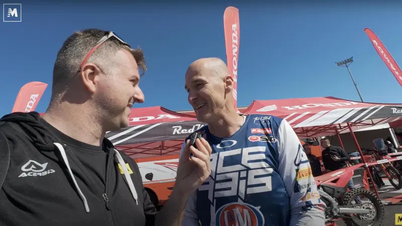 Troy Bayliss, Antonio Cairoli e Stefan Everts nell'area offroad a EICMA Riding Fest 2025 [VIDEO]