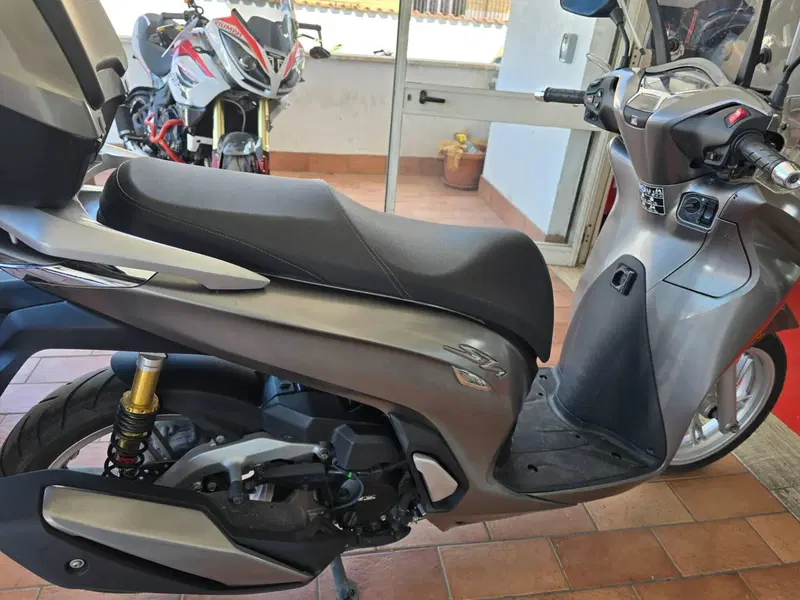 Honda SH 350 (2021 - 24) (7)