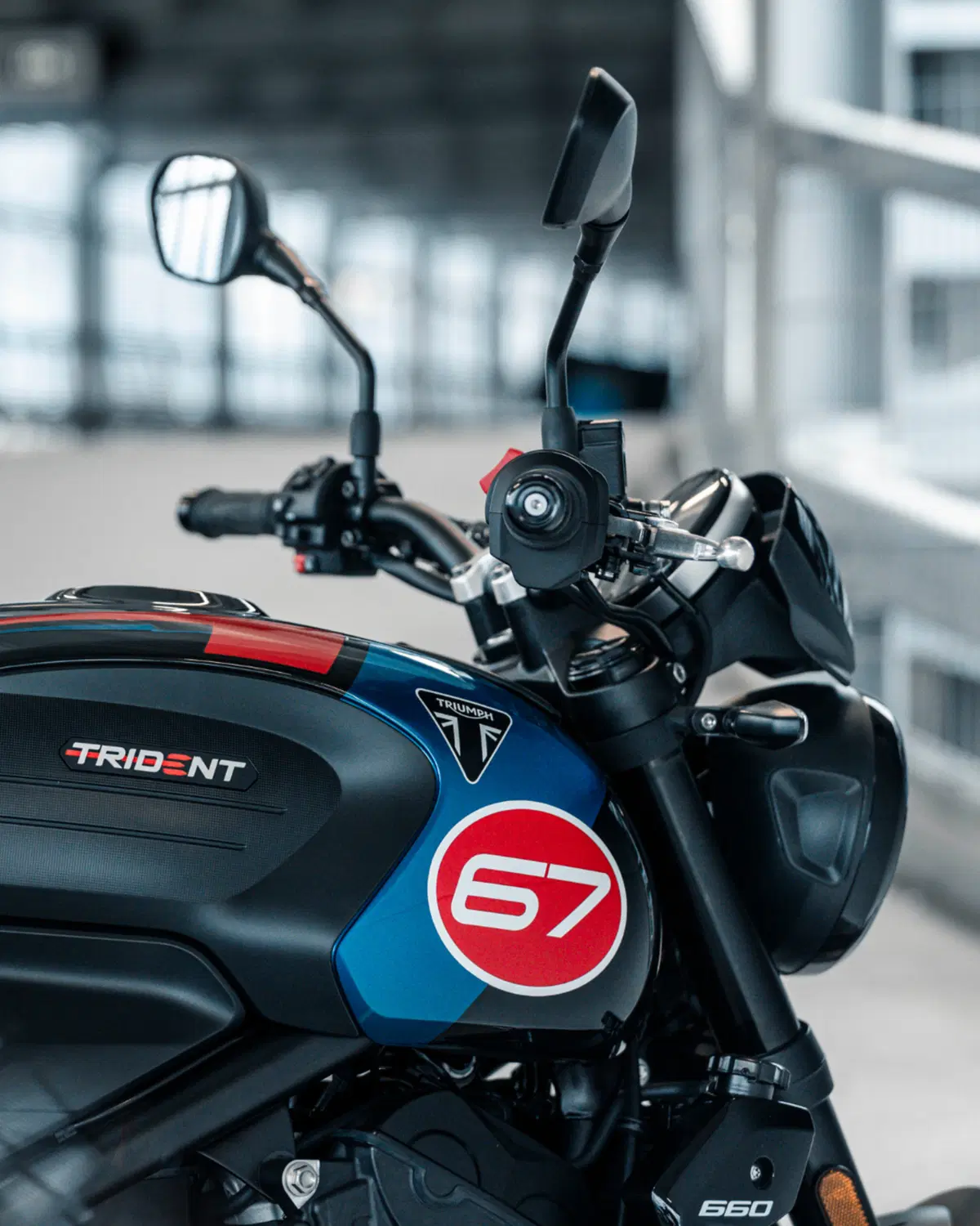Nuova Triumph Trident 660 Triple Tribute Edition 2025: prezzo e scheda tecnica. In onore della leggendaria “Slippery Sam” [GALLERY] (6)