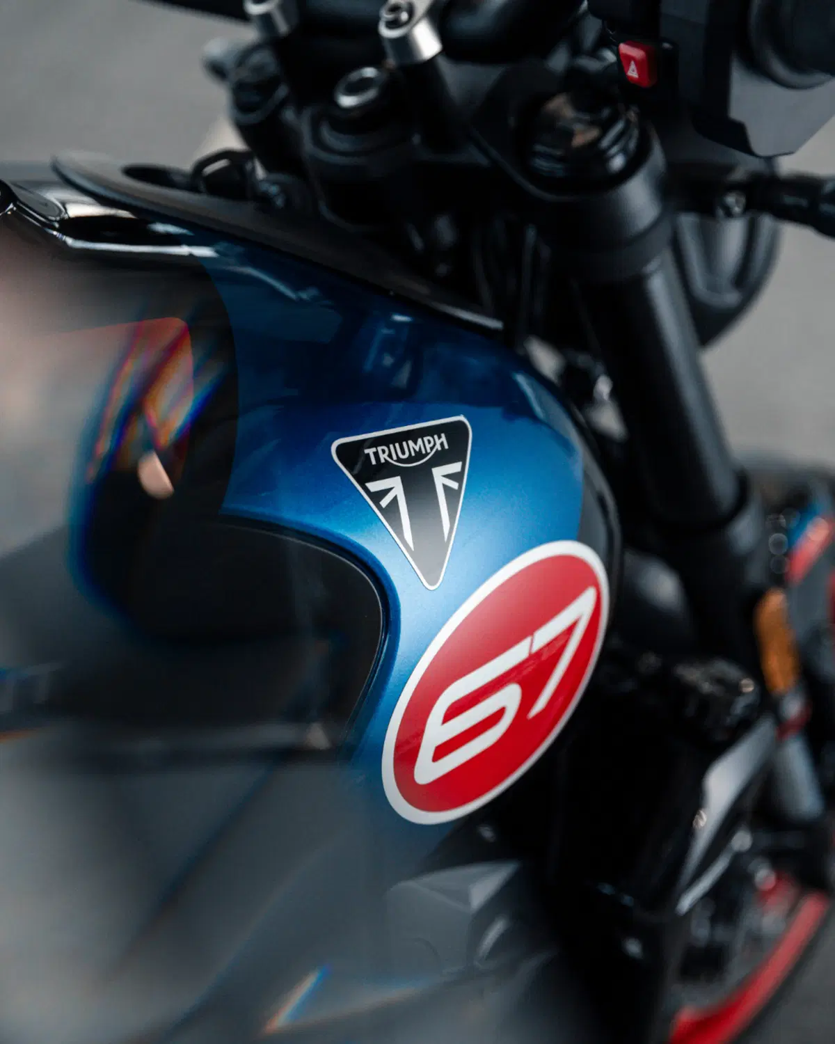 Nuova Triumph Trident 660 Triple Tribute Edition 2025: prezzo e scheda tecnica. In onore della leggendaria “Slippery Sam” [GALLERY] (8)