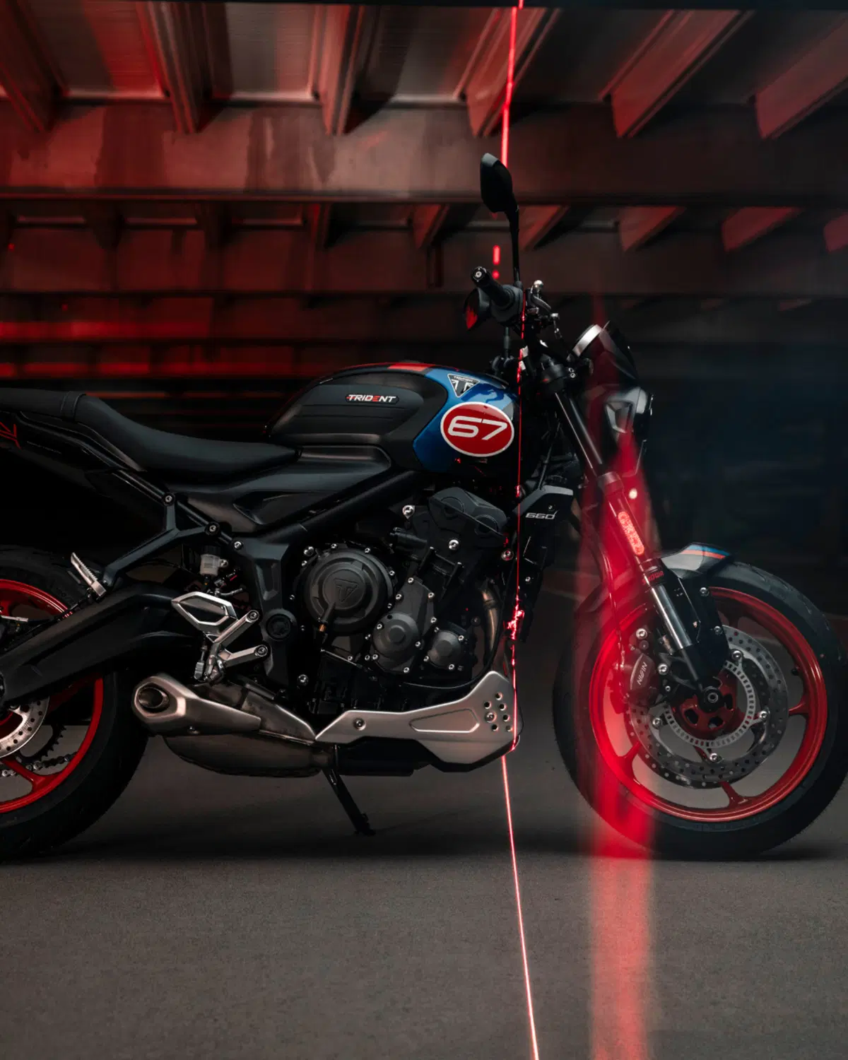 Nuova Triumph Trident 660 Triple Tribute Edition 2025: prezzo e scheda tecnica. In onore della leggendaria “Slippery Sam” [GALLERY] (10)