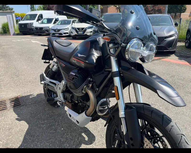 Moto Guzzi V85 TT Evocative Graphics (2021 - 23) (5)