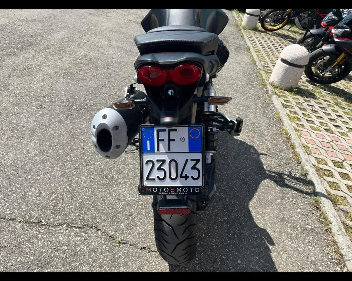 Moto Guzzi V85 TT Evocative Graphics (2021 - 23) (10)