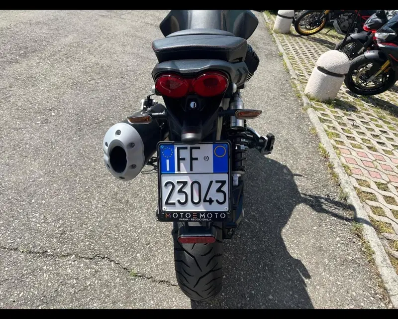 Moto Guzzi V85 TT Evocative Graphics (2021 - 23) (10)