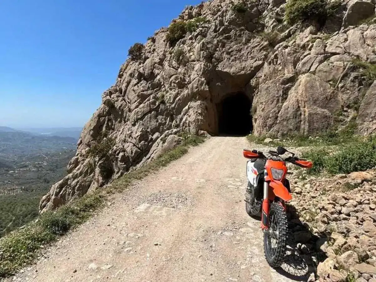 ARIESMOTOTOURS: L'Avventura su Due Ruote in Spagna, Portogallo e Marocco