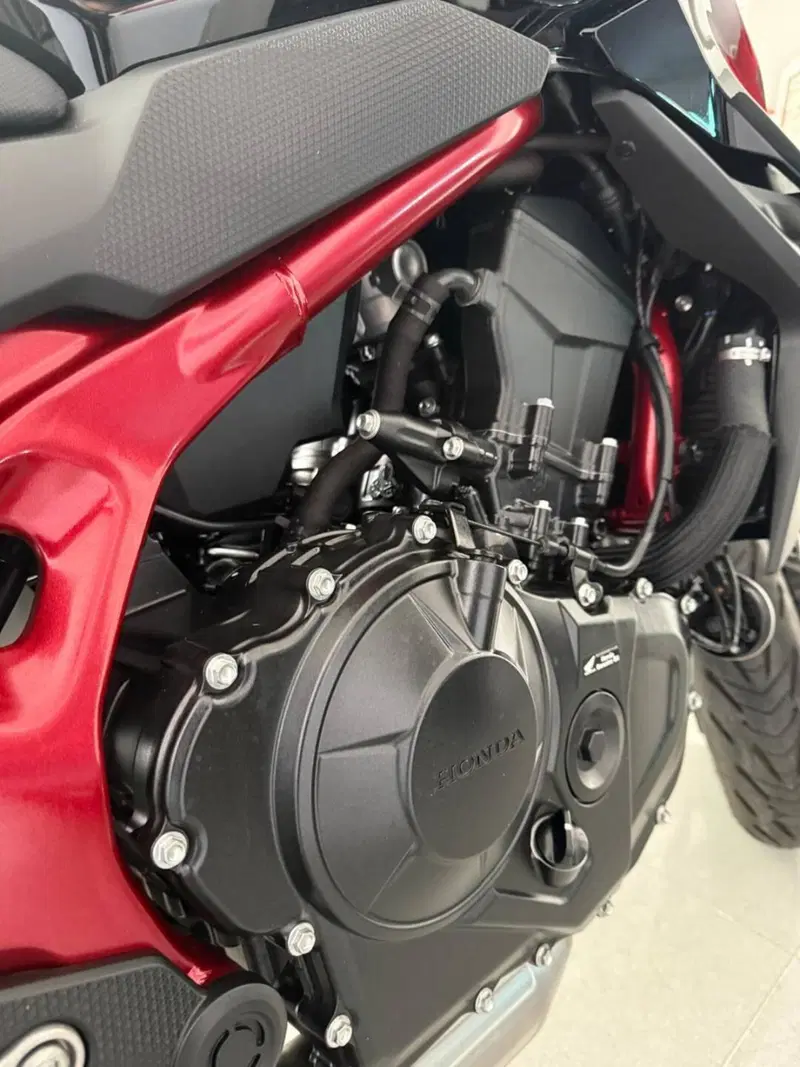 Honda CB 750 Hornet (2023 - 24)