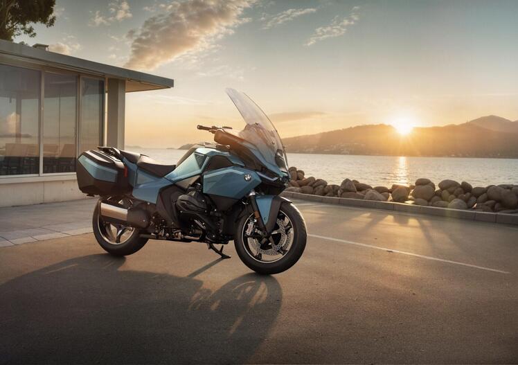 BMW R 1300 RT 2026: caratteristiche tecniche e prezzo. La più tecnologica di sempre [GALLERY]