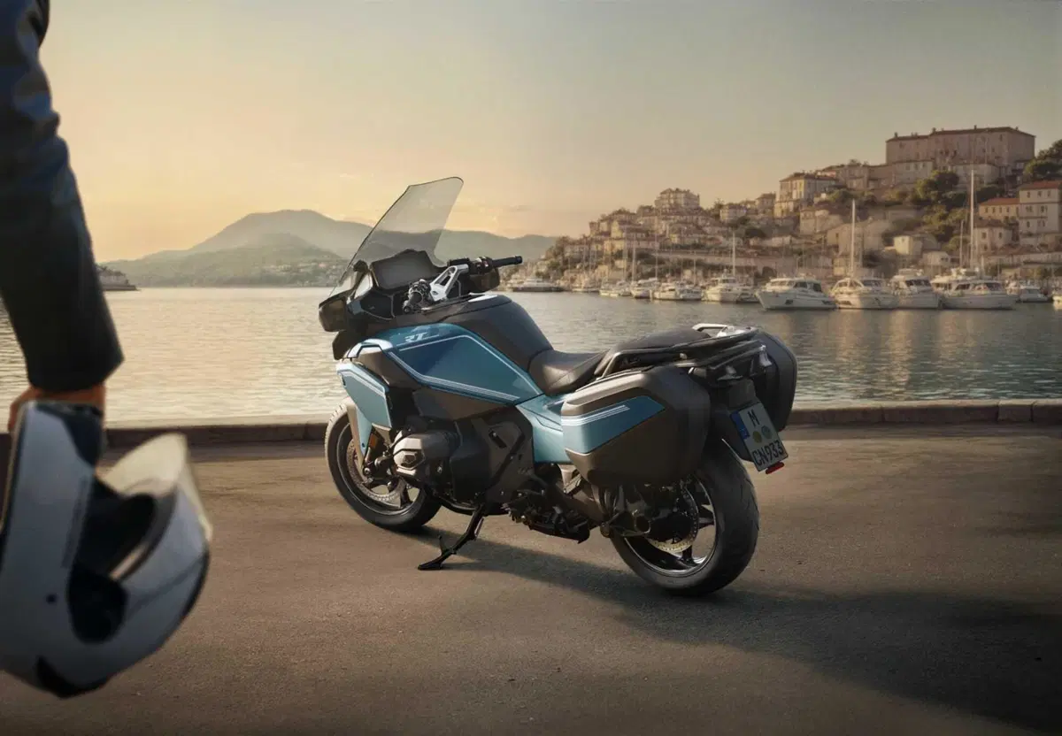 BMW R 1300 RT 2026: caratteristiche tecniche e prezzo. La più tecnologica di sempre [GALLERY] (2)