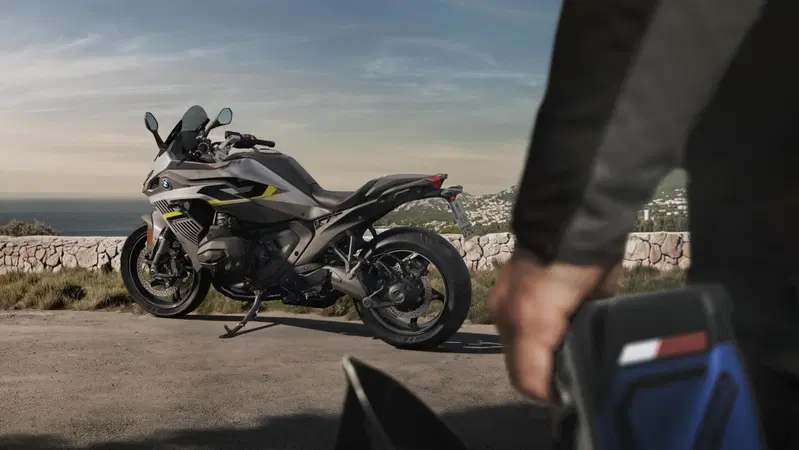 BMW R 1300 RS 2026: scheda tecnica e prezzo dell'attesissima sport tourer [GALLERY]