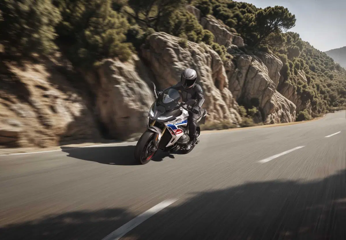 BMW R 1300 RS 2026: scheda tecnica e prezzo dell'attesissima sport tourer [GALLERY] (4)