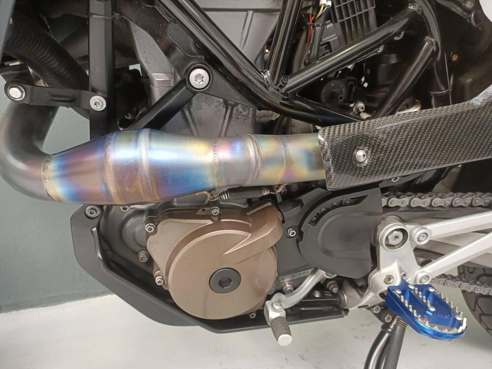 Husqvarna 701 Supermoto (2021) (4)