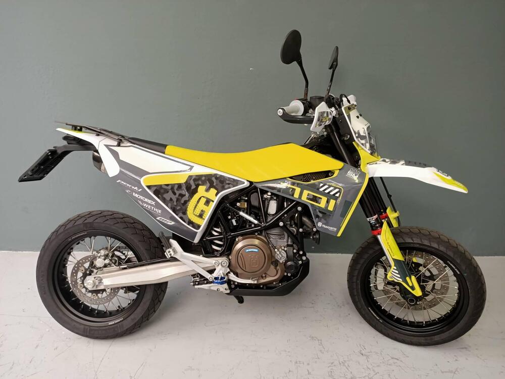 Husqvarna 701 Supermoto (2021) (2)